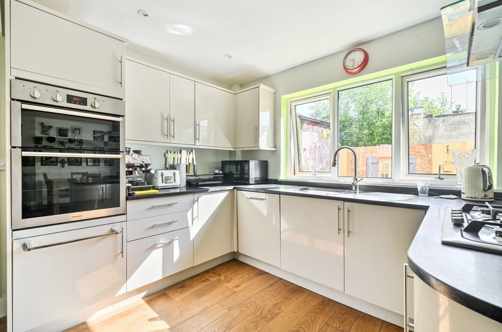 Property photo 2 of 15 1319923-16-686F8A...