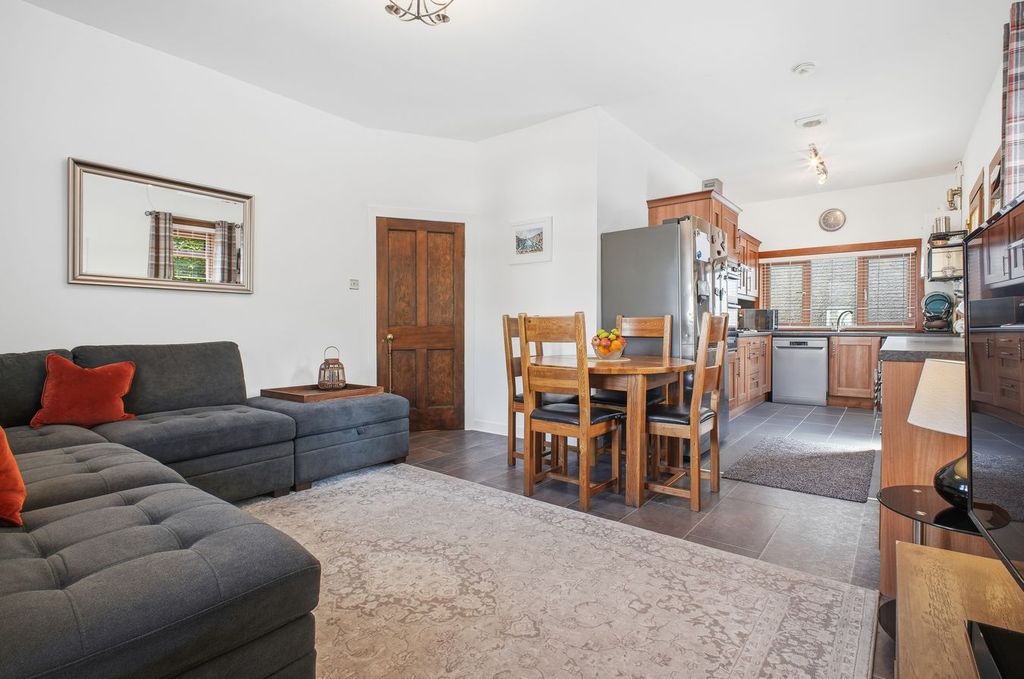 Property photo 2 of 27