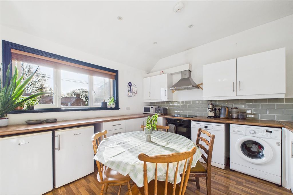 Property photo 3 of 9 Kitchen