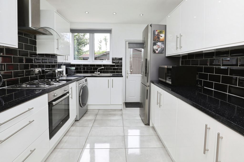 Property photo 2 of 29