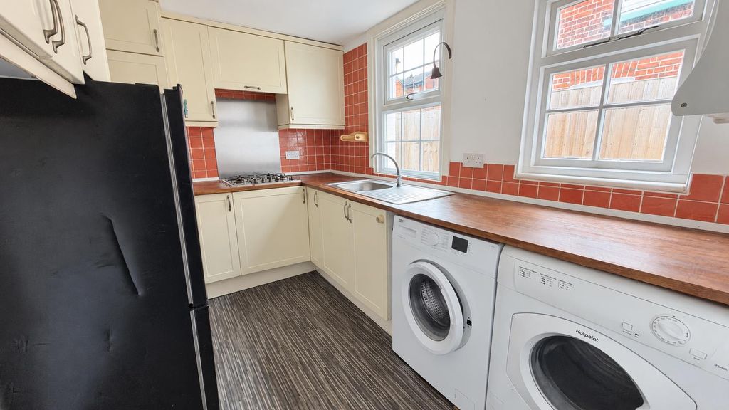 Property photo 3 of 16 Kitchen