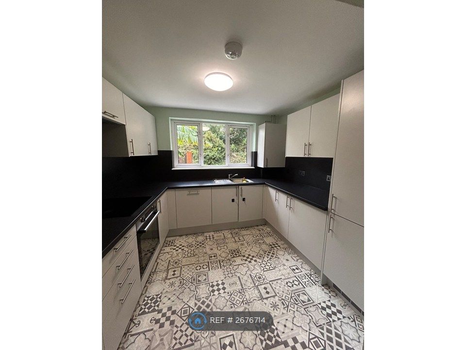 Property photo 2 of 6 Shared Kitchen