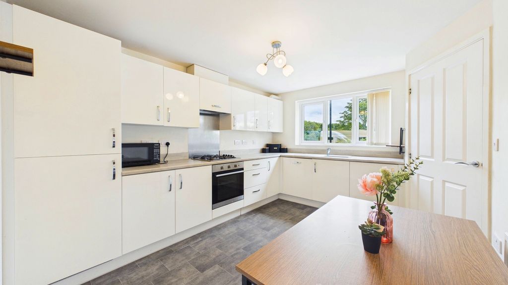 Property photo 2 of 14 d1dc719F352A4c8B950c15Bf4A677d7d_100_Cam02351G0-Pr
