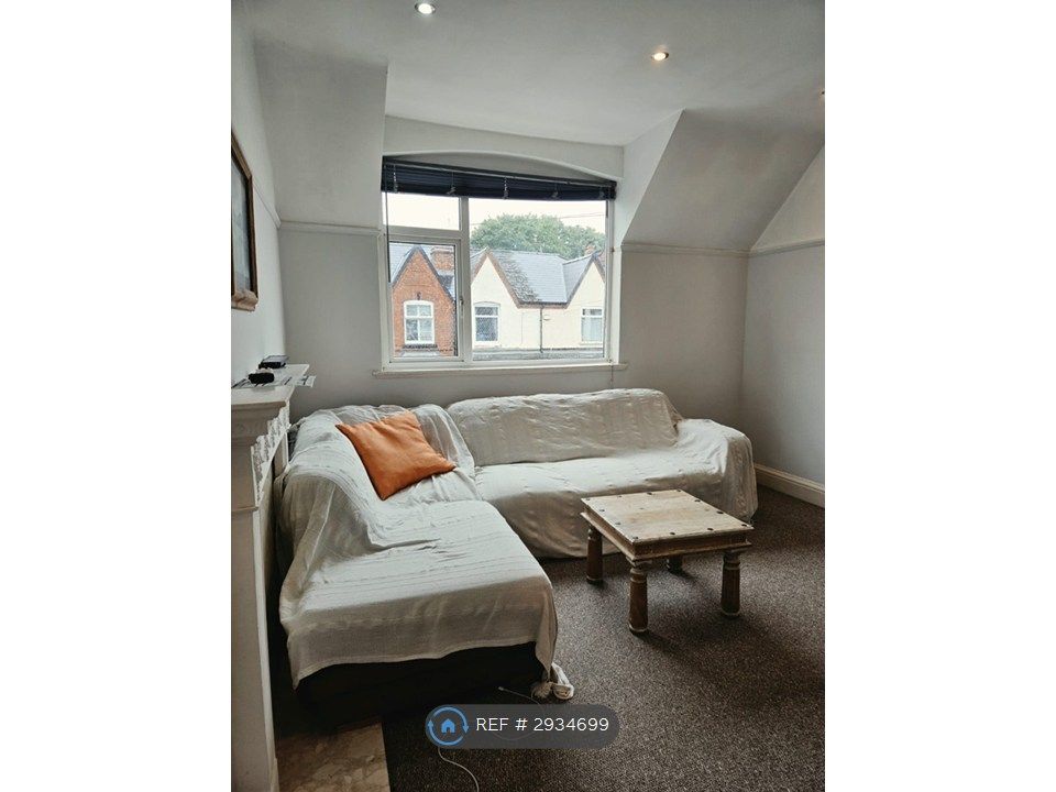 Property photo 1 of 13 Living Room