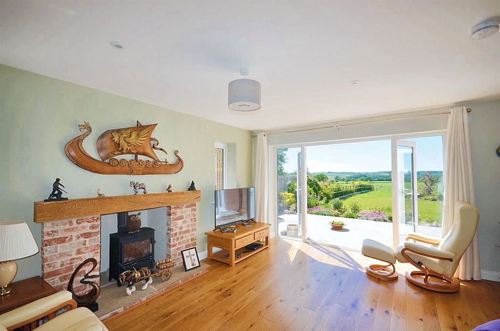 Property photo 2 of 13 Sitting Room