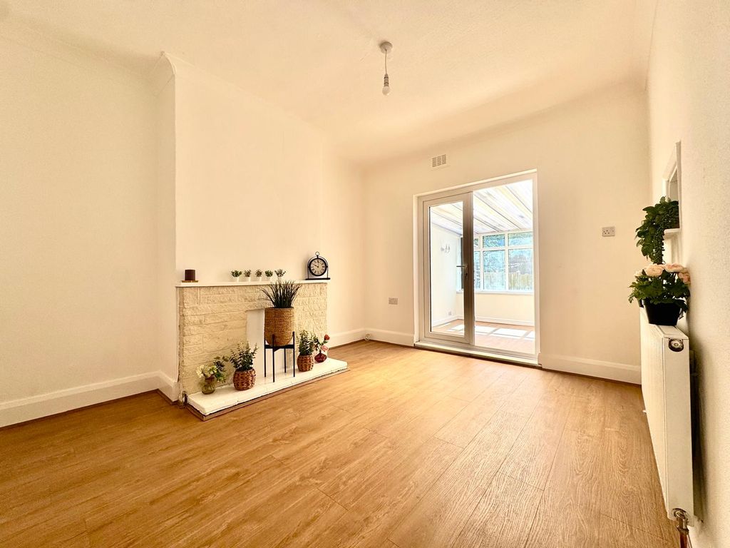 Property photo 3 of 30 Gallery