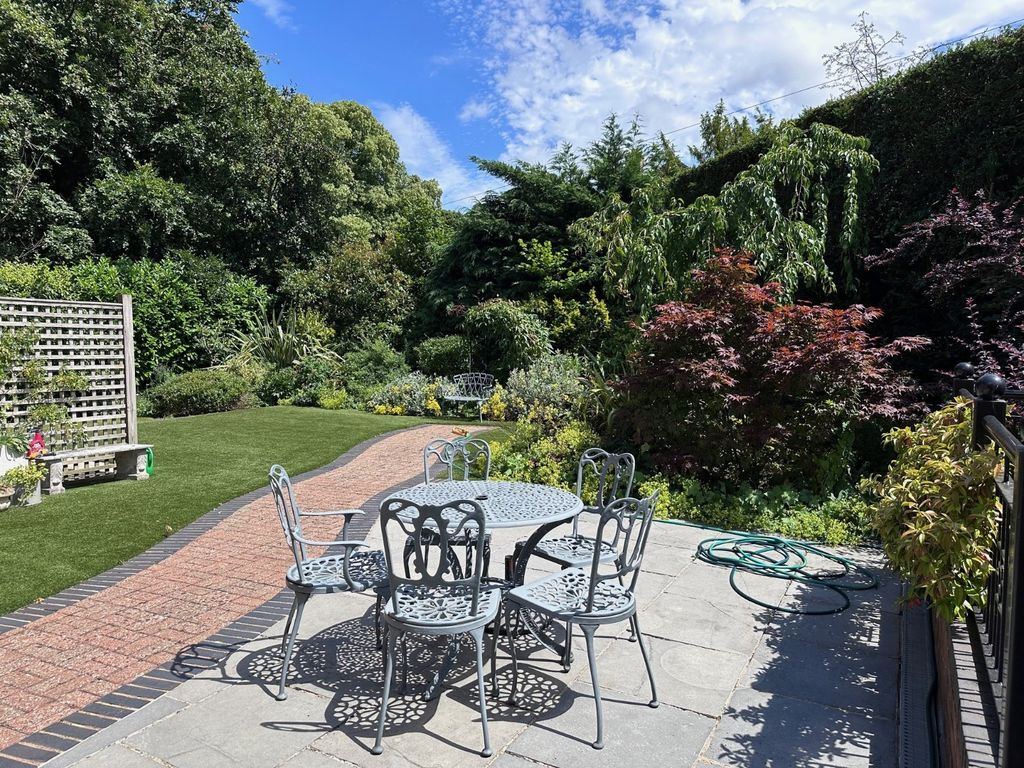 Property photo 3 of 13 Gardens