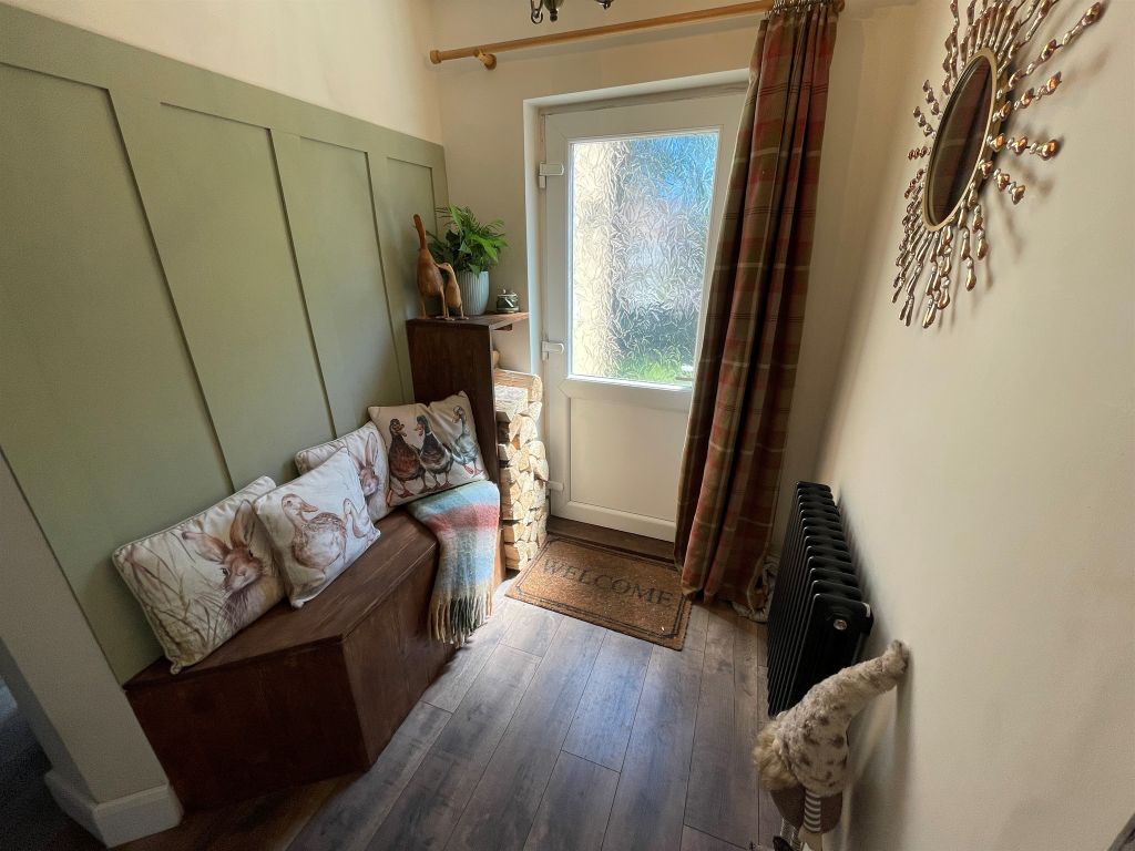 Property photo 2 of 12 Entrance Hall