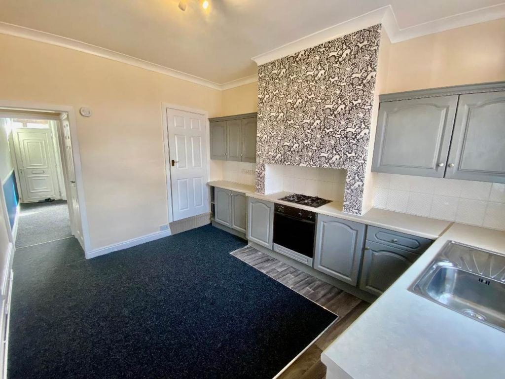 Property photo 3 of 10 Kitchen 2