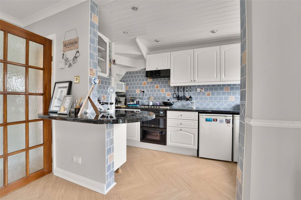 Property photo 2 of 15 Picture No. 11