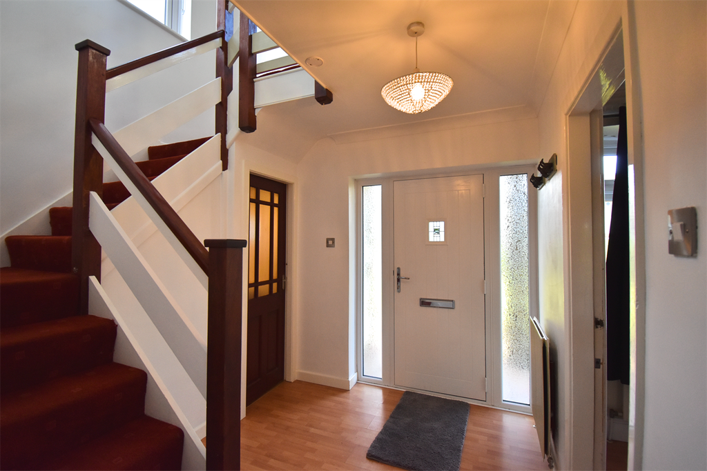 Property photo 2 of 19 Entrance Hall