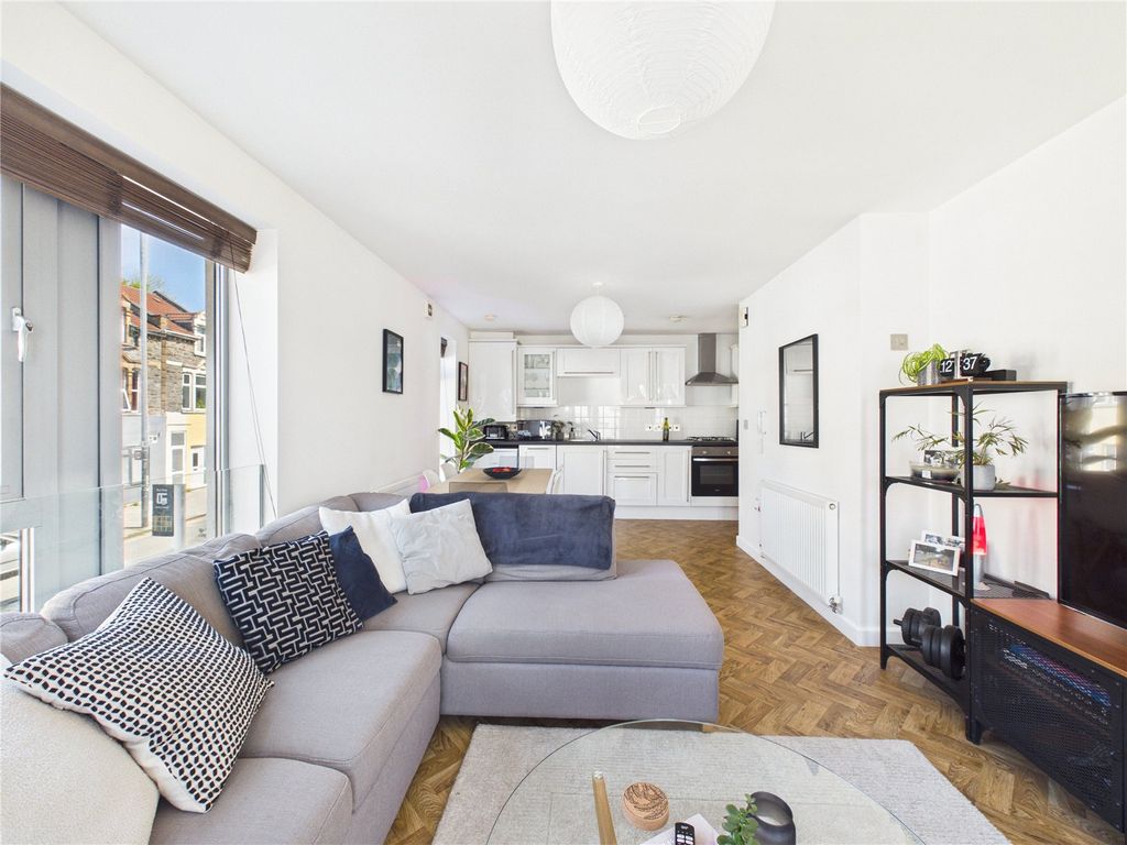 Property photo 2 of 12 Picture No. 27