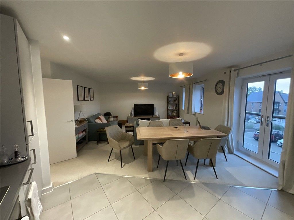 Property photo 3 of 8 Dining Area