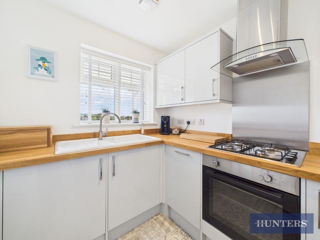 Property photo 3 of 16 Kitchen