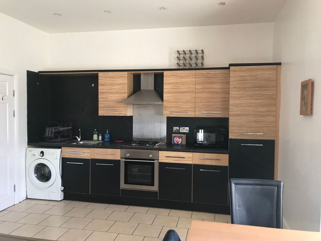 Property photo 3 of 9 Kitchen 