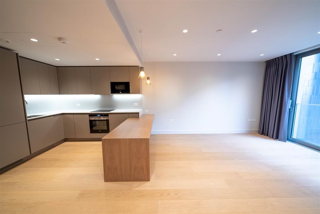 Property photo 2 of 8 407 Kit And Louge Nice .Jpg