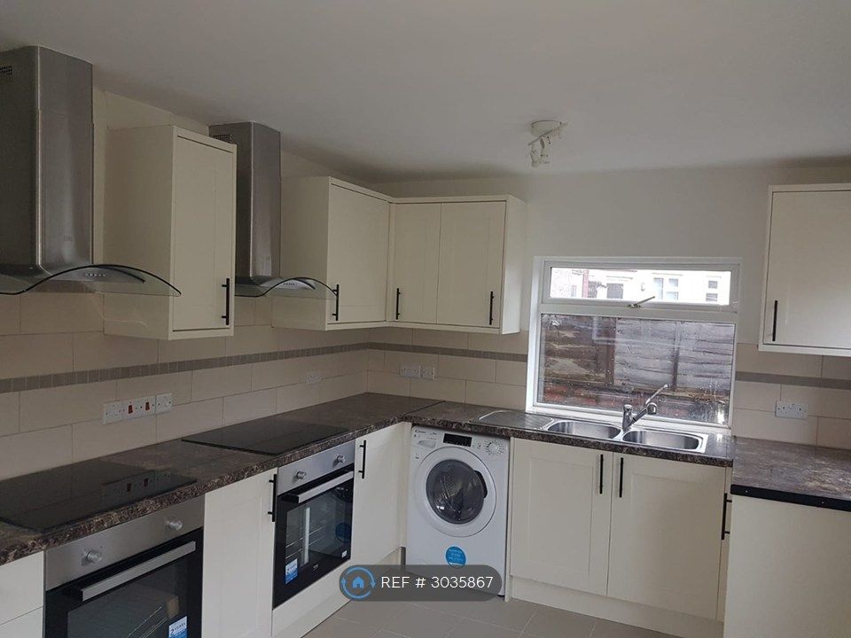 Property photo 2 of 6 Kitchen