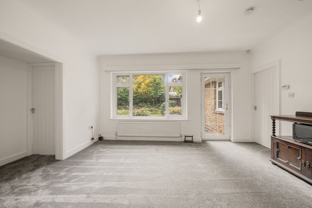 Property photo 3 of 31