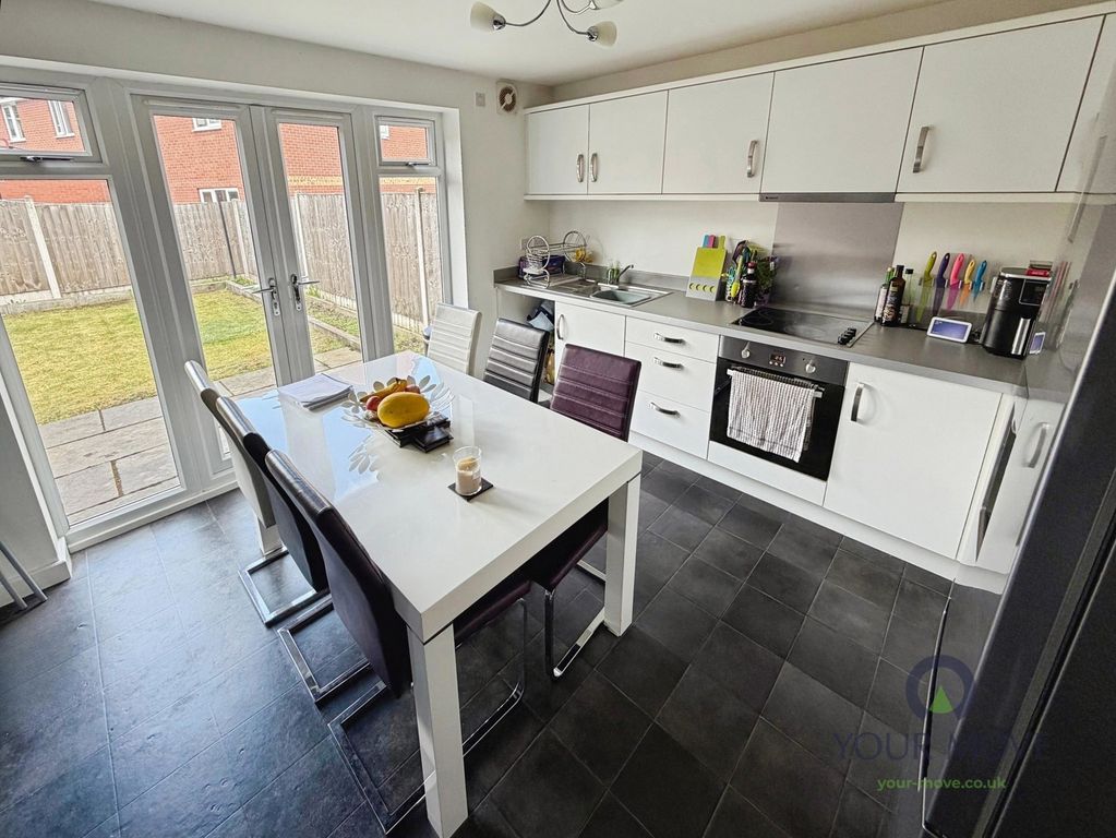 Property photo 3 of 11 Kitchen