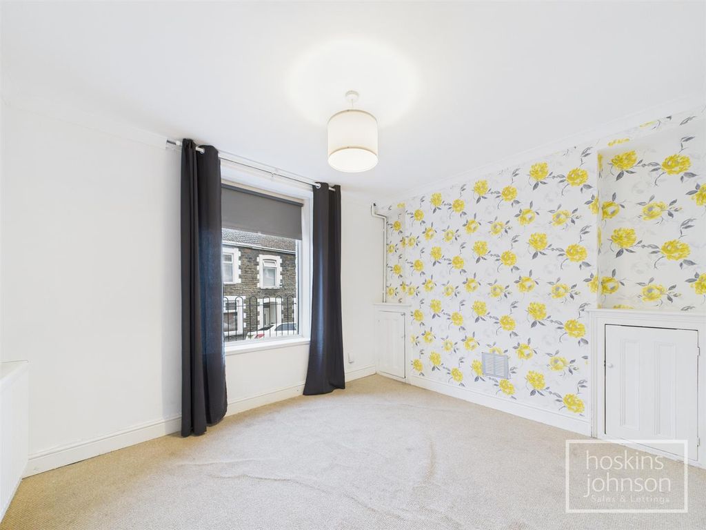 Property photo 3 of 17 Lounge