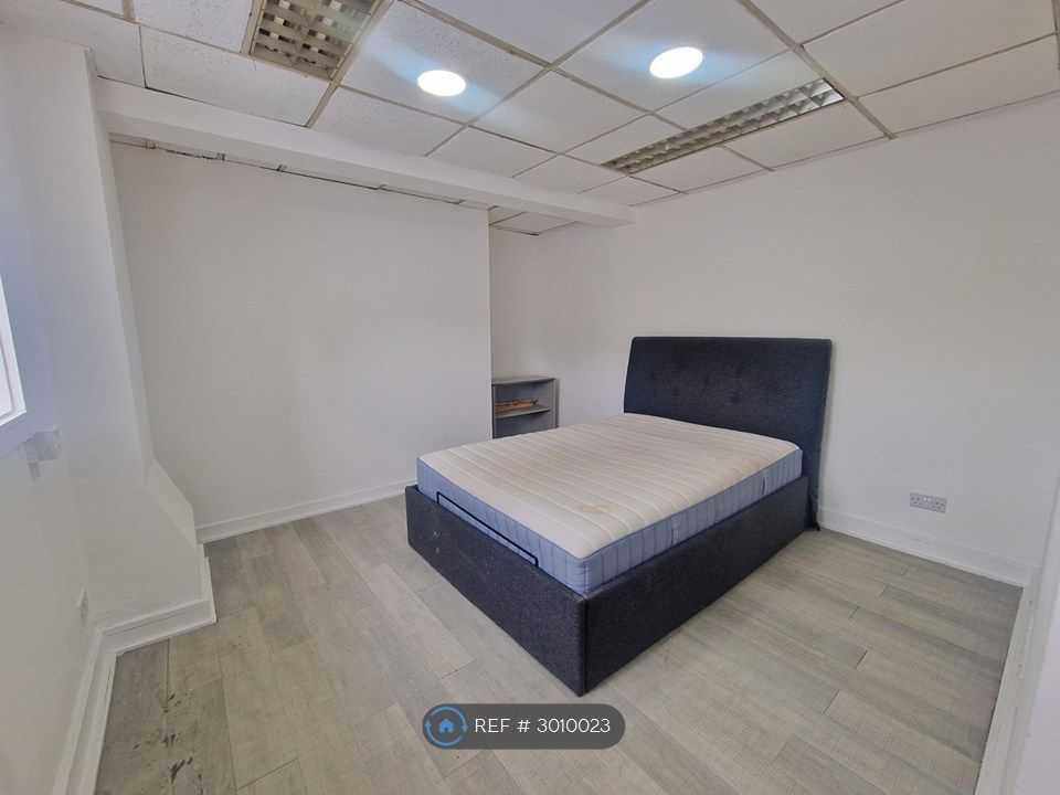 Property photo 2 of 6 Bedroom 2