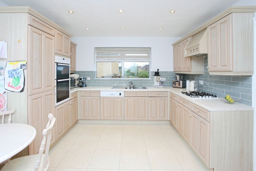 Property photo 3 of 35
