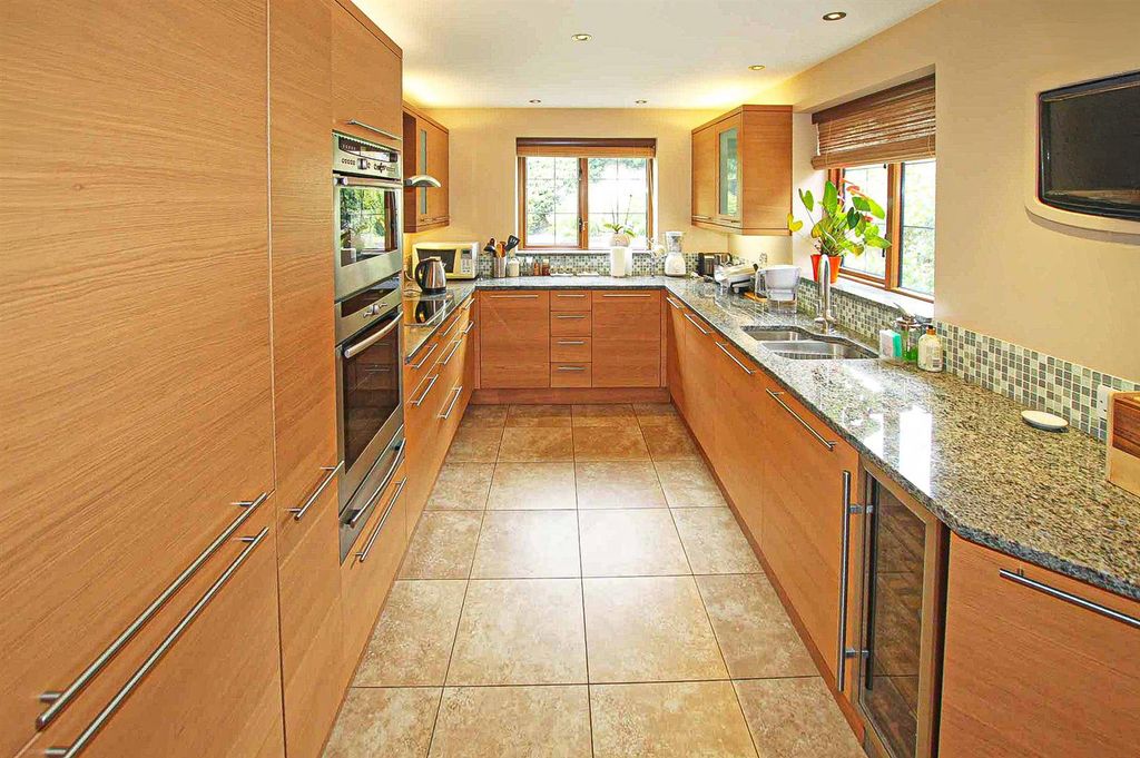 Property photo 3 of 14 Kitchen.Jpg