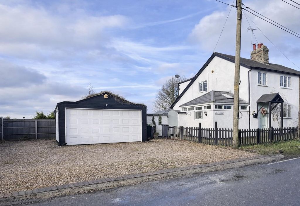 Property photo 1 of 27 0D703231-2C5E-49F8-Abea-9B7E7Ddca690.Jpg