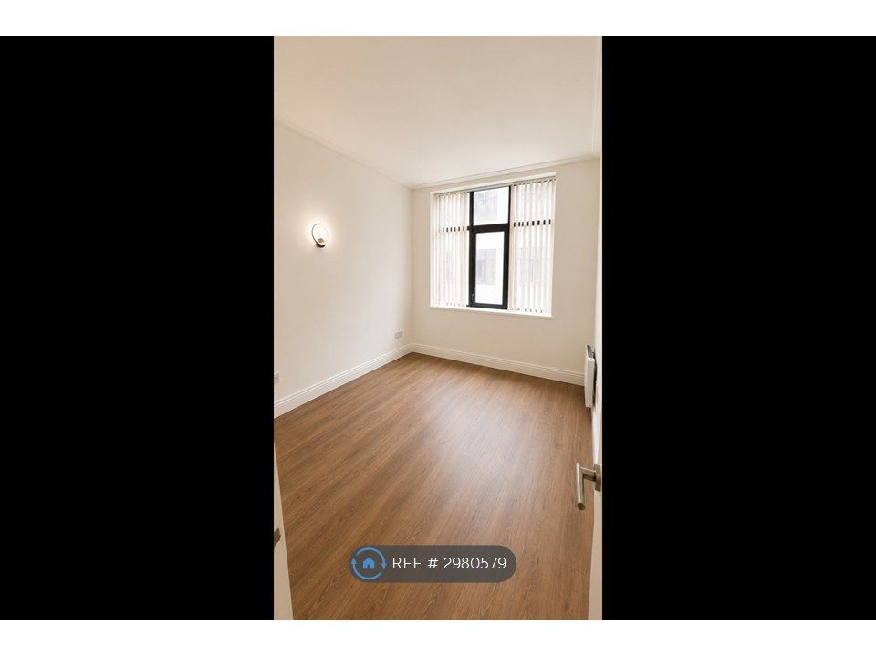 Property photo 1 of 11 Living Room