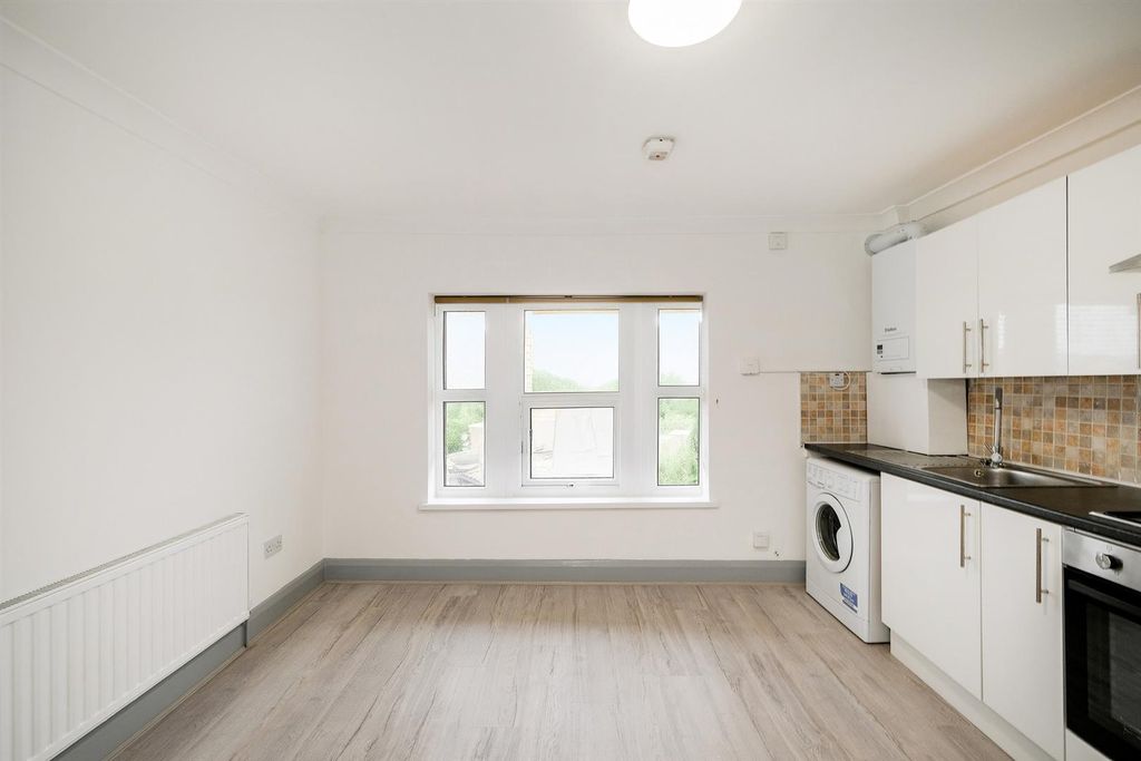 Property photo 2 of 21 20 North Birkbeck Road - Flats 2, 3, 4-43_Web.Jpg