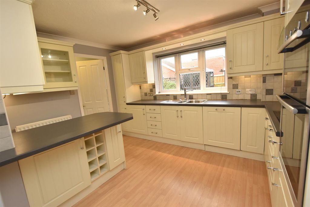 Property photo 2 of 26 Kitchen/Breakfast Room