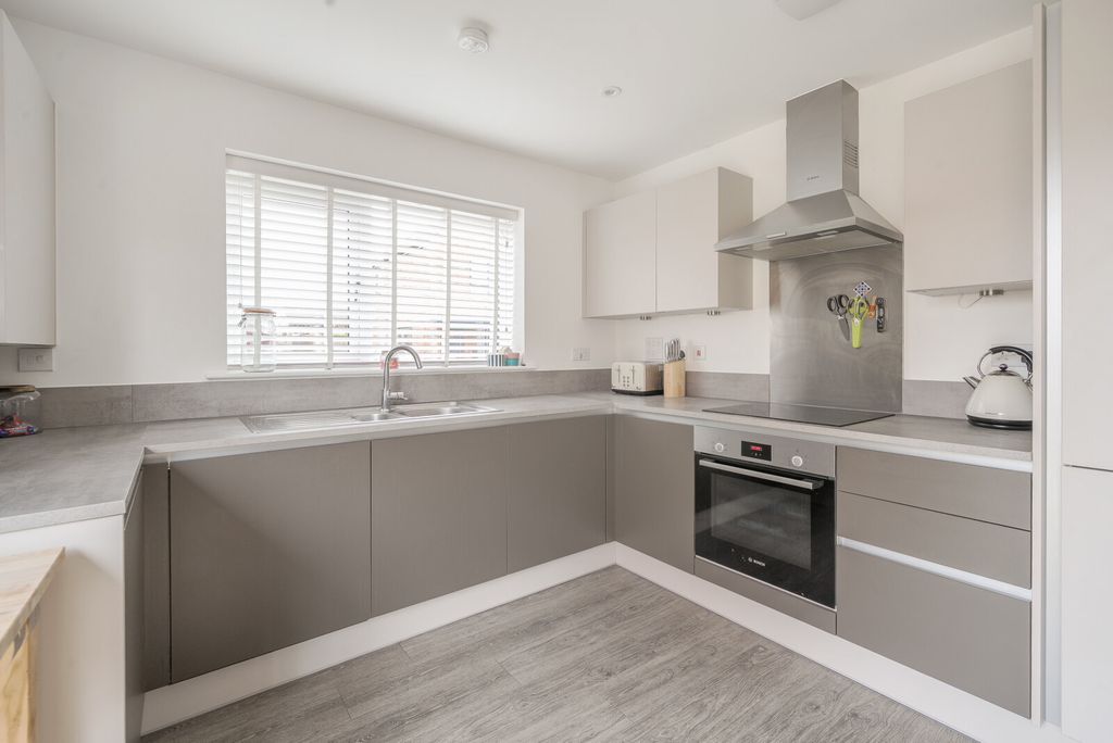 Property photo 2 of 9 1316070-10-685A75...