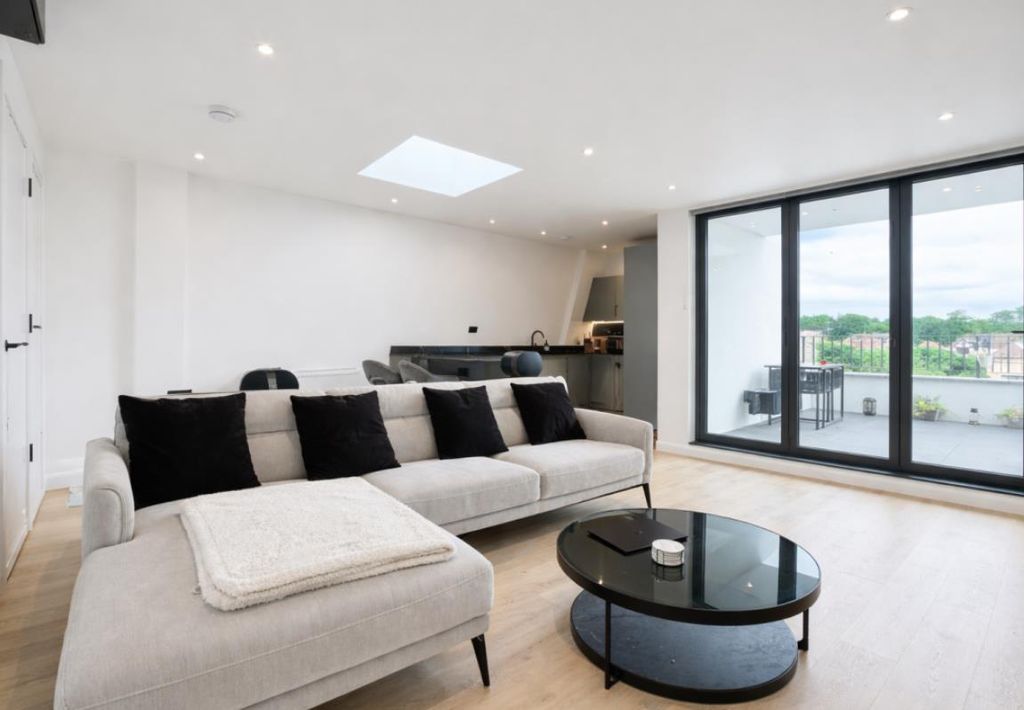 Property photo 1 of 13 Living Room.Png