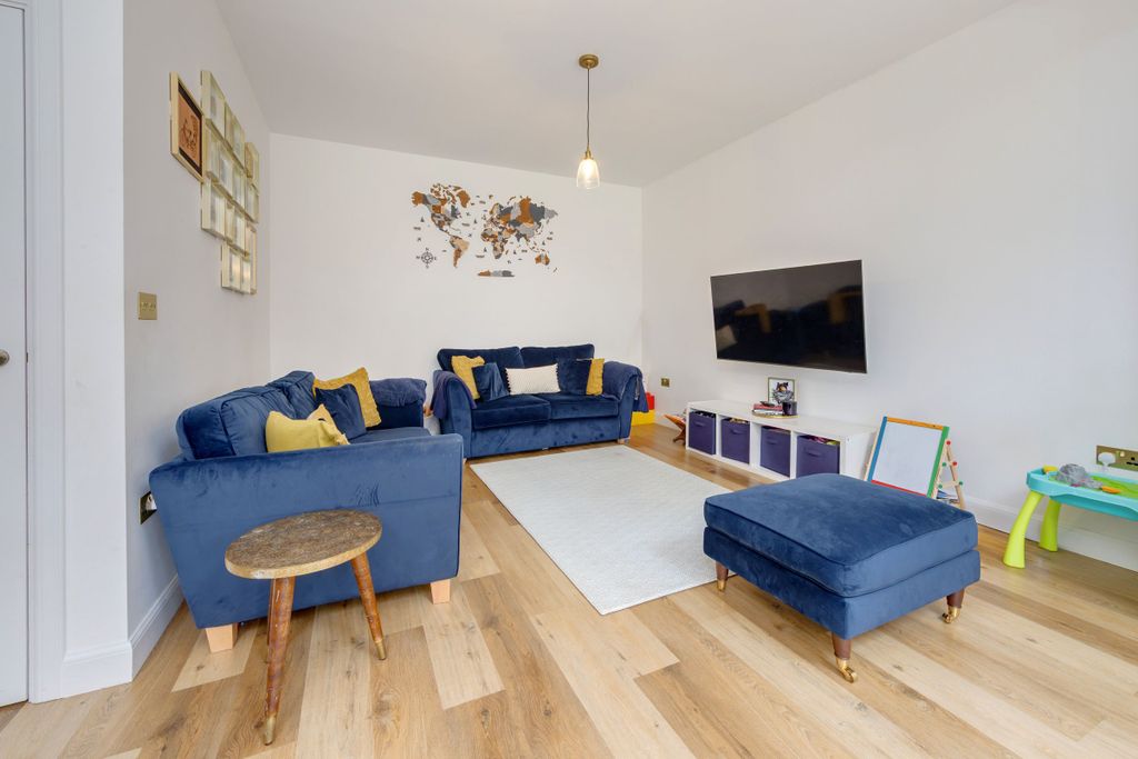 Property photo 3 of 45