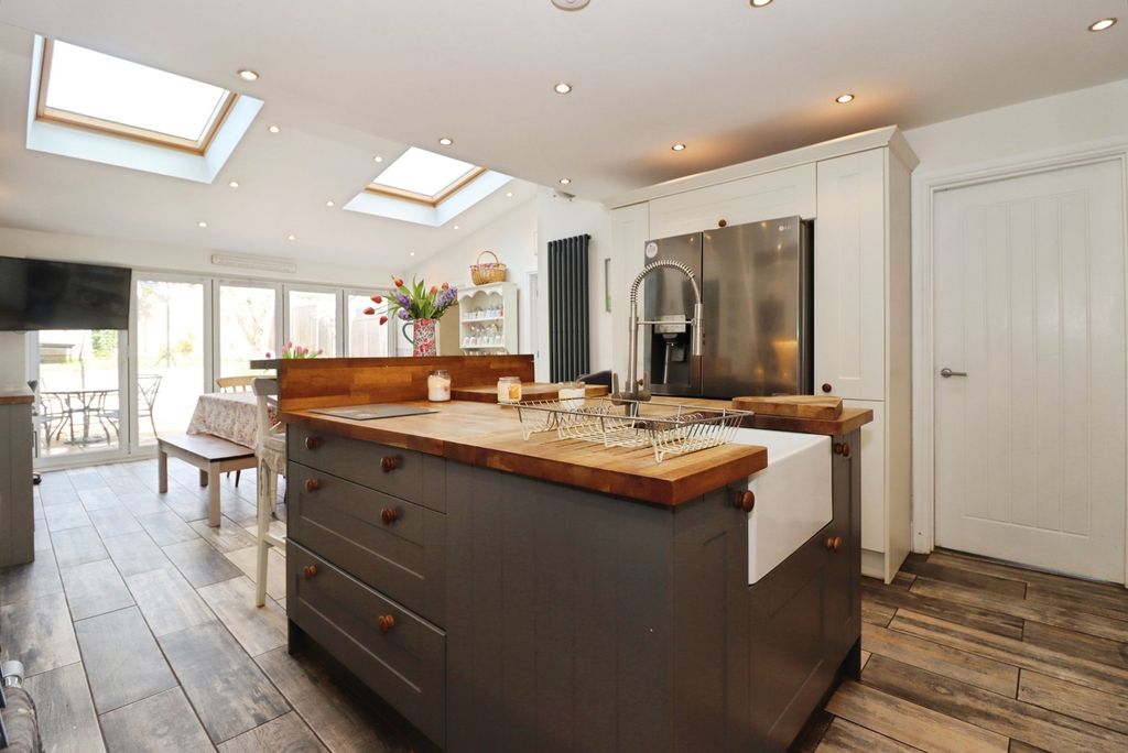 Property photo 2 of 20 Pbox-Img.Jpg