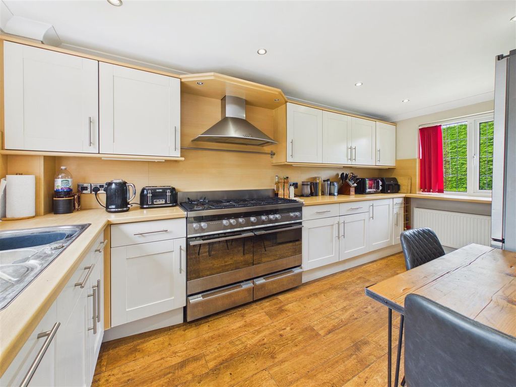 Property photo 3 of 14 Kitchen
