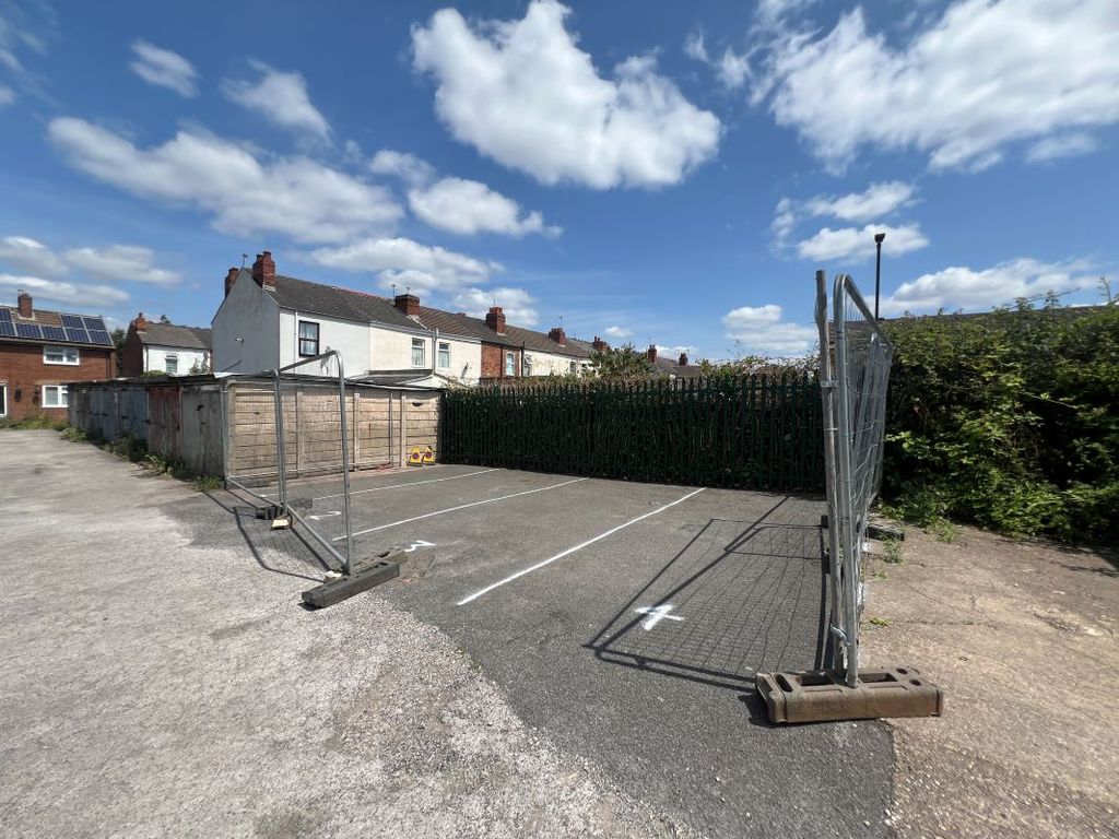 Property photo 2 of 10 Parking Area