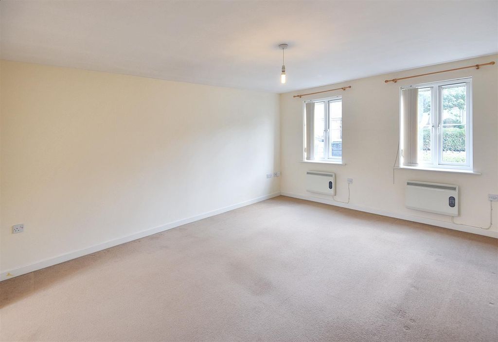 Property photo 3 of 10 Sitting/Dining Room