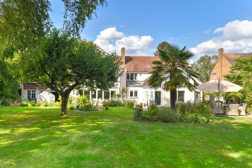 Property photo 1 of 34