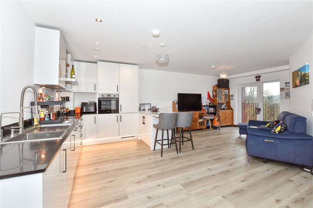 Property photo 3 of 10 Kitchen