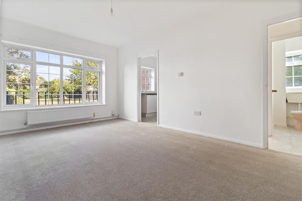 Property photo 2 of 9 St Botolphs_001.Jpg