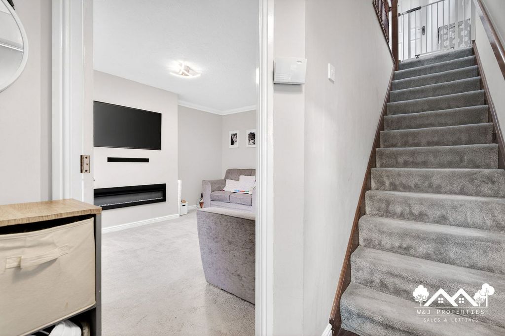 Property photo 2 of 38