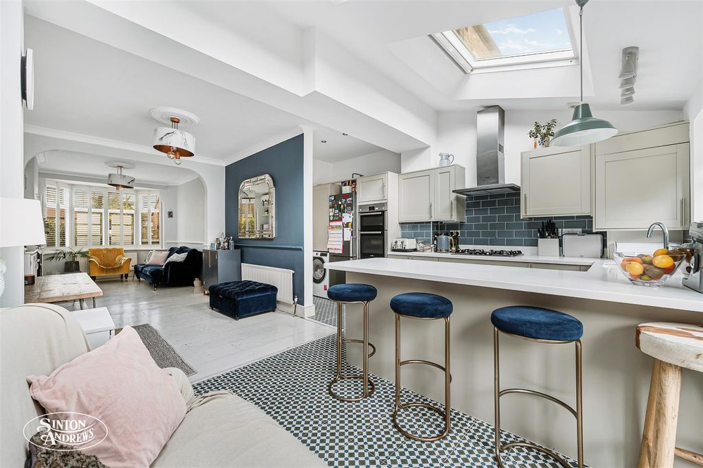 Property photo 2 of 12 81 Balfour Road-7.Jpg
