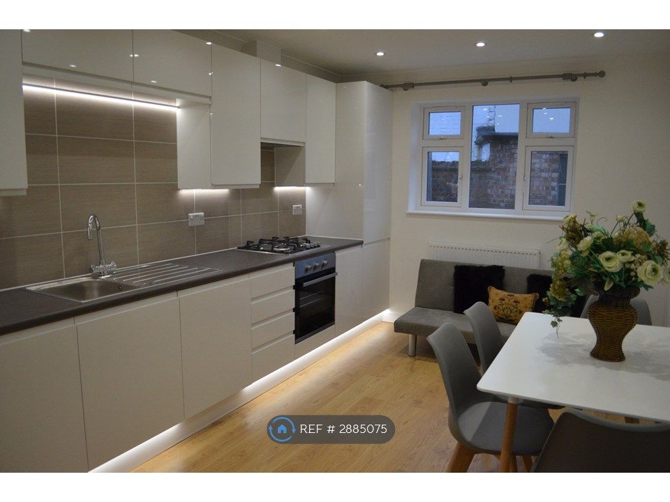 Property photo 1 of 7 Kitchen