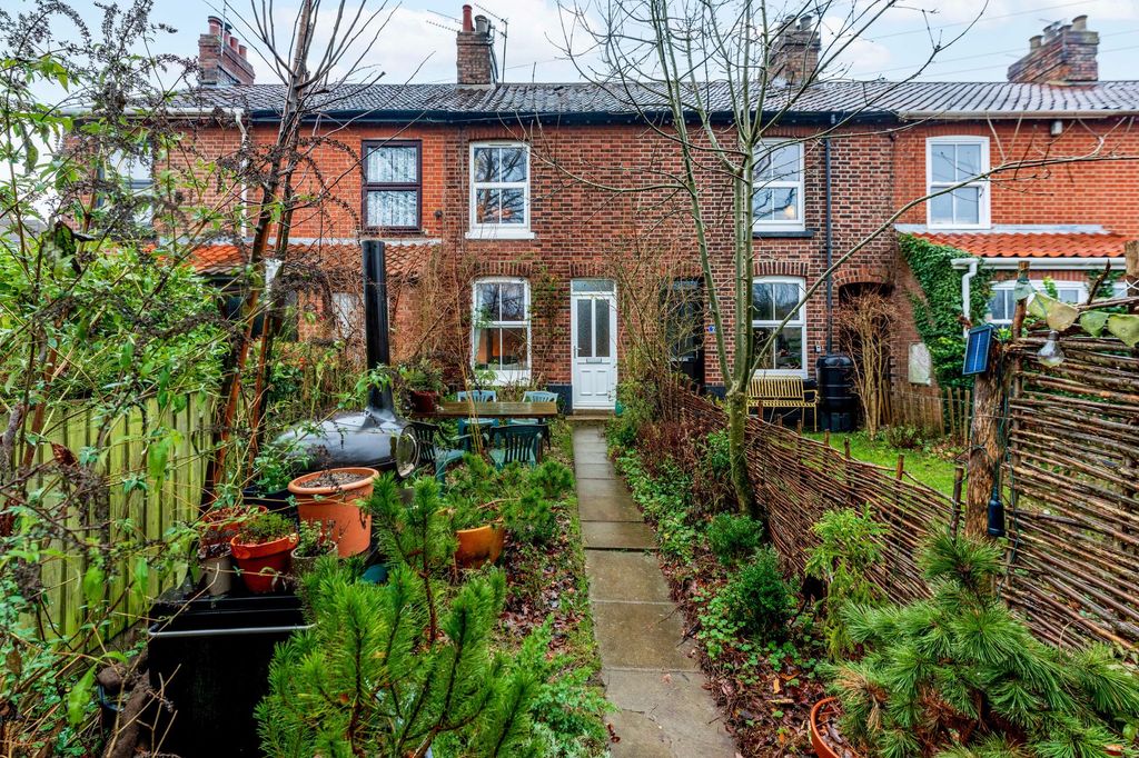 Property photo 2 of 18