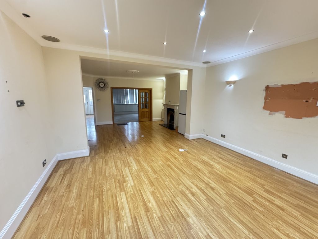 Property photo 2 of 15 Gallery