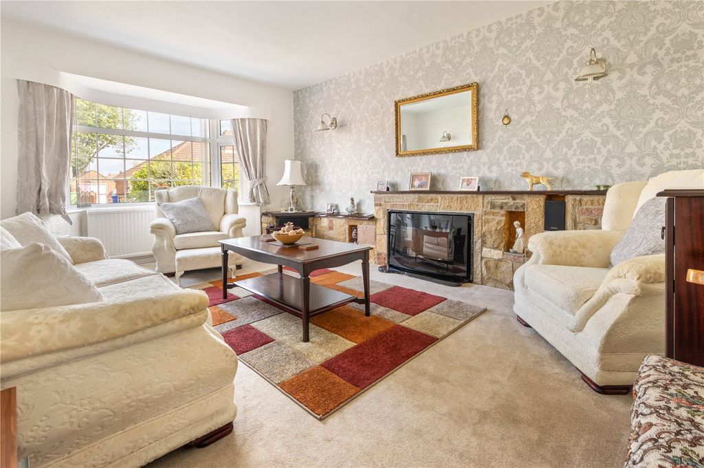 Property photo 1 of 11 Lounge