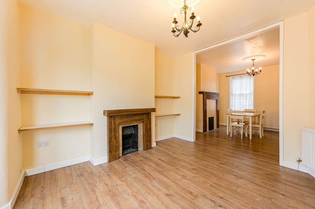 Property photo 2 of 28