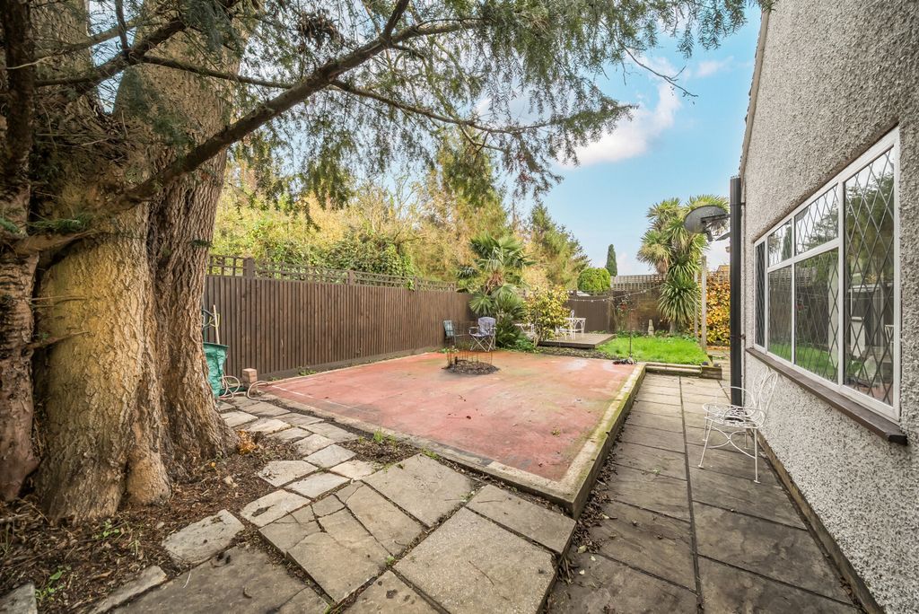 Property photo 2 of 18 Garden