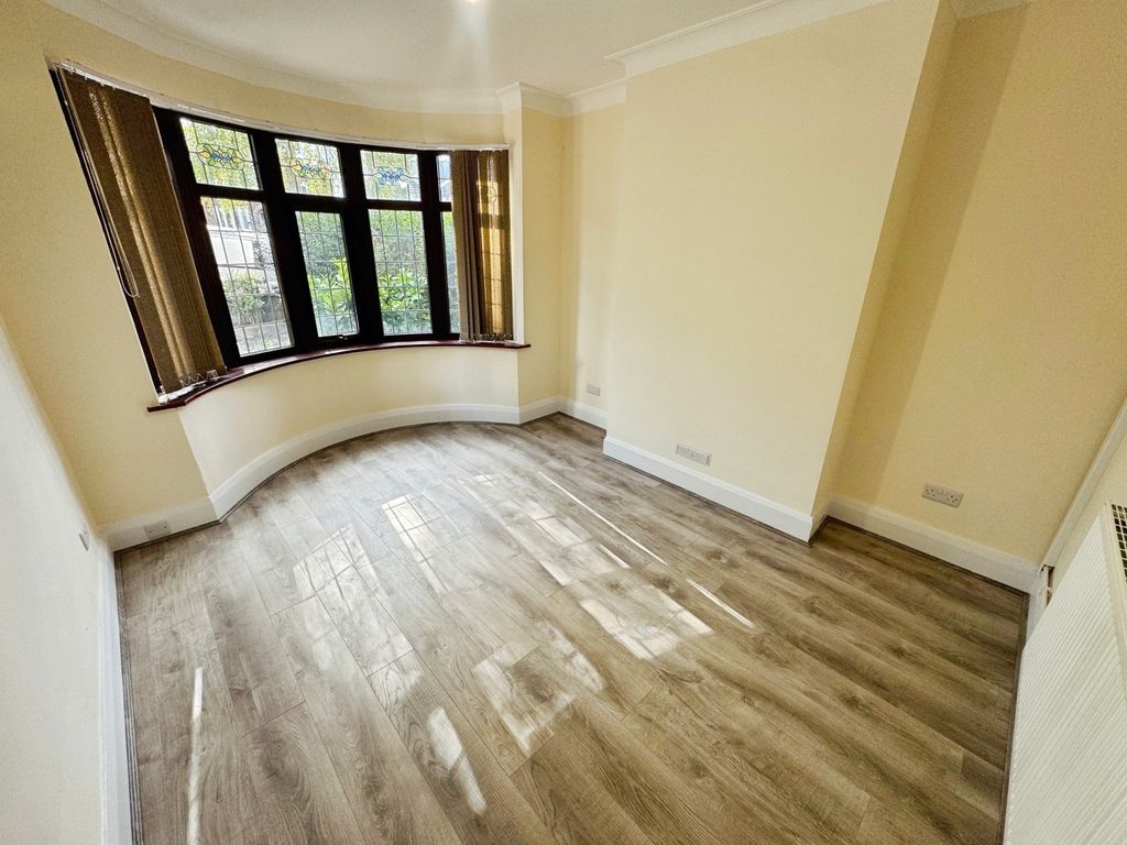 Property photo 2 of 13 Sitting Room